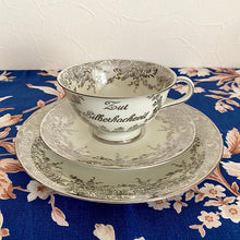画像をギャラリービューアに読み込む, 銀婚式ティーカップトリオ