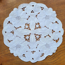 画像をギャラリービューアに読み込む, カットワーク刺繍白ドイリー