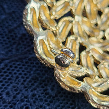 画像をギャラリービューアに読み込む, パール金色ブローチ