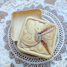 画像をギャラリービューアに読み込む, ツバメ柄セルロイドケース