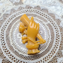 画像をギャラリービューアに読み込む, セルロイドハンドモチーフブローチ