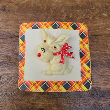 画像をギャラリービューアに読み込む, テリアのセルロイドブローチ