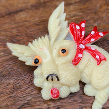 画像をギャラリービューアに読み込む, テリアのセルロイドブローチ