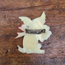 画像をギャラリービューアに読み込む, テリアのセルロイドブローチ