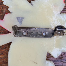 画像をギャラリービューアに読み込む, テリアのセルロイドブローチ