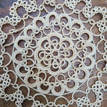 画像をギャラリービューアに読み込む, タティングレースドイリー