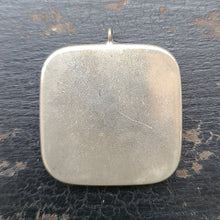 画像をギャラリービューアに読み込む, エナメルチャーム(茶の花模様)