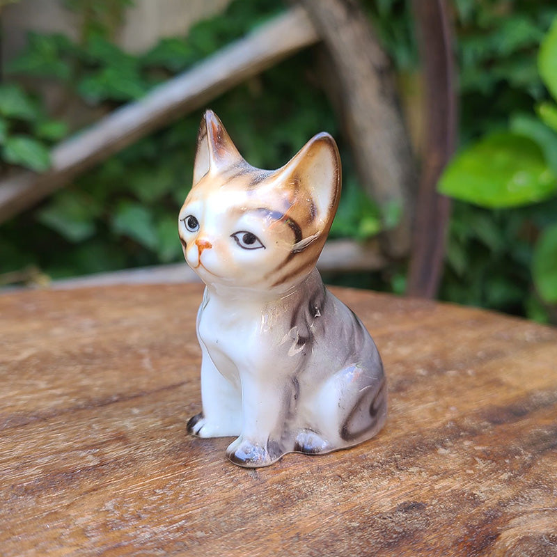 Amazon.co.jp: 子猫をブラッシングするタビタ奥さん フィギュ