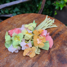 画像をギャラリービューアに読み込む, 4色花コサージュ