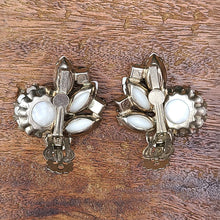 画像をギャラリービューアに読み込む, ホワイトミルクガラスイヤリング