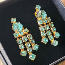 画像をギャラリービューアに読み込む, ライトブルーラインストーンイヤリング