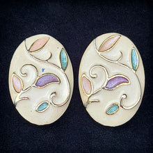 画像をギャラリービューアに読み込む, エナメルイヤリング(ホワイト)