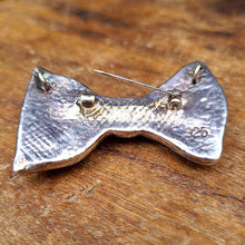 画像をギャラリービューアに読み込む, シルバーリボンブローチ