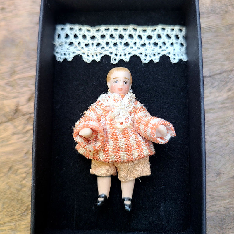 ヘルトヴィヒビスクドールボーイA(オレンジの服) Hertwig ドイツ