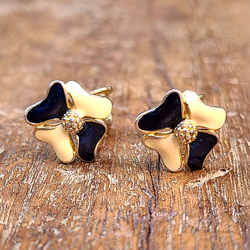 D'ORLAN ドーラン エナメルイヤリング (濃紺×ベージュ) カナダ