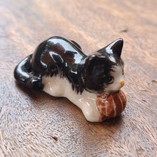 画像をギャラリービューアに読み込む, キャットフィギュリン毛糸玉(B)