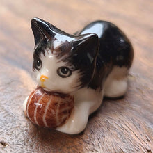 画像をギャラリービューアに読み込む, キャットフィギュリン毛糸玉(B)