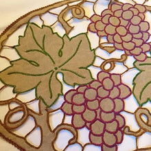 画像をギャラリービューアに読み込む, ブドウ柄カットワークドイリー