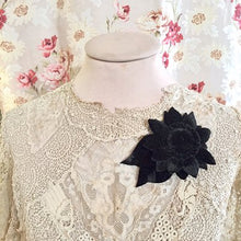 画像をギャラリービューアに読み込む, ブラック ベルベットコサージュ