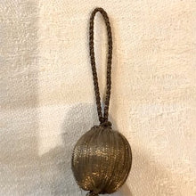 画像をギャラリービューアに読み込む, メタリックタッセル