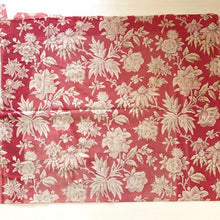 画像をギャラリービューアに読み込む, 更紗風植物柄の赤布
