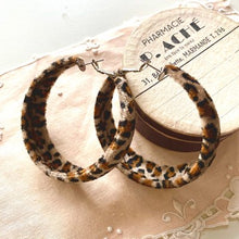 画像をギャラリービューアに読み込む, レオパード柄ピアス