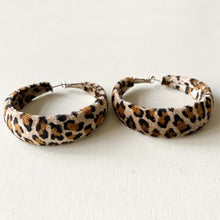 画像をギャラリービューアに読み込む, レオパード柄ピアス