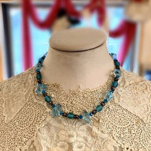 画像をギャラリービューアに読み込む, 水色ガラスネックレス