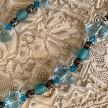 画像をギャラリービューアに読み込む, 水色ガラスネックレス