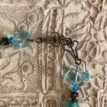 画像をギャラリービューアに読み込む, 水色ガラスネックレス