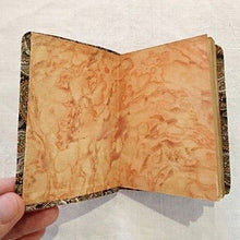 画像をギャラリービューアに読み込む, 布表紙の小さな本(黒ペイズリー)