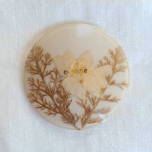画像をギャラリービューアに読み込む, ドライフラワー入りブローチ