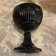 画像をギャラリービューアに読み込む, Black Milk Glass Jar