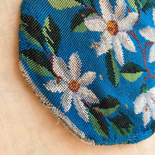 画像をギャラリービューアに読み込む, 青地白花ビーズバッグ