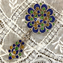 画像をギャラリービューアに読み込む, 青×緑のエナメルブローチ