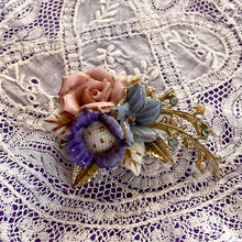 画像をギャラリービューアに読み込む, 陶器のお花ブローチ