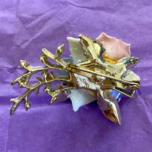 画像をギャラリービューアに読み込む, 陶器のお花ブローチ