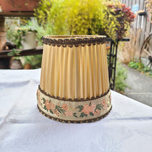 画像をギャラリービューアに読み込む, 花柄トリム付きランプシェード