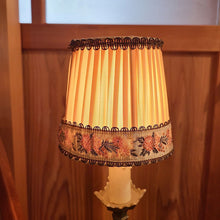 画像をギャラリービューアに読み込む, 花柄トリム付きランプシェード