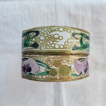 画像をギャラリービューアに読み込む, アイリス柄香水瓶の紙箱