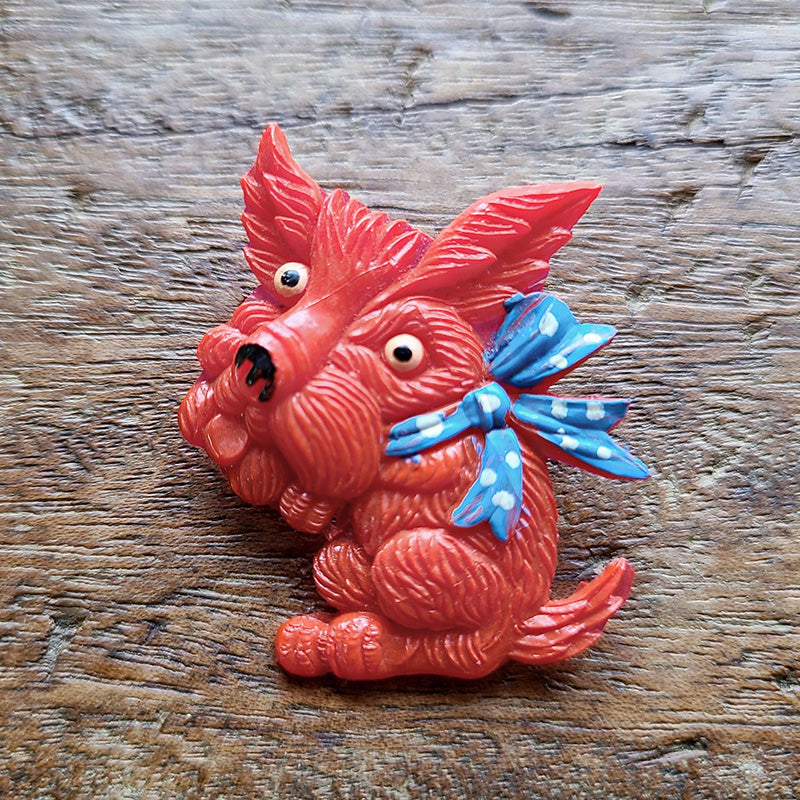 テリアのセルロイドブローチ 赤 犬 フランス | アンティーク