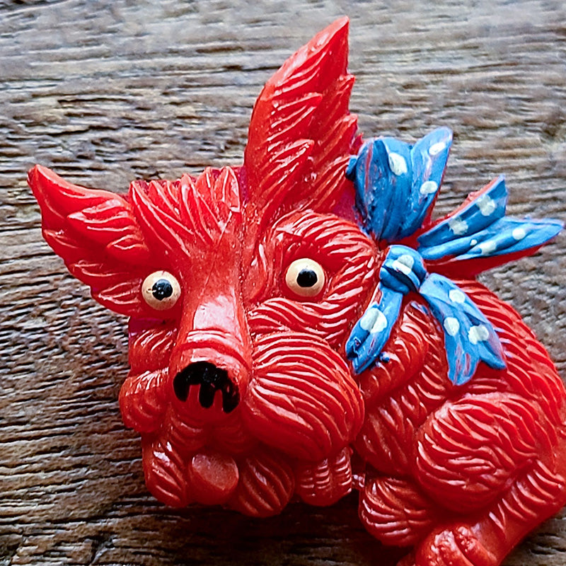 テリアのセルロイドブローチ 赤 犬 フランス | アンティーク