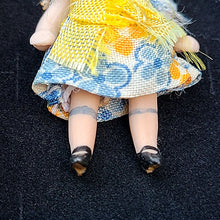 画像をギャラリービューアに読み込む, ヘルトヴィヒビスクドールガールA(黄×青の服)
