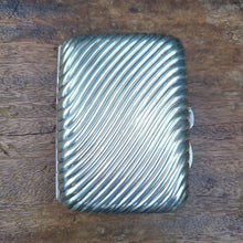 画像をギャラリービューアに読み込む, シガレットケース (モノグラム入り)
