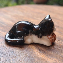 画像をギャラリービューアに読み込む, キャットフィギュリン毛糸玉(B)
