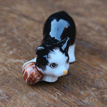 画像をギャラリービューアに読み込む, キャットフィギュリン毛糸玉(C)
