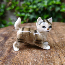 画像をギャラリービューアに読み込む, キャットフィギュリン(縞模様子猫)
