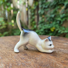 画像をギャラリービューアに読み込む, キャットフィギュリン(白地に黒柄)
