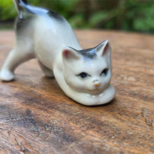 画像をギャラリービューアに読み込む, キャットフィギュリン(白地に黒柄)
