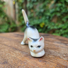 画像をギャラリービューアに読み込む, キャットフィギュリン(白地に黒柄)
